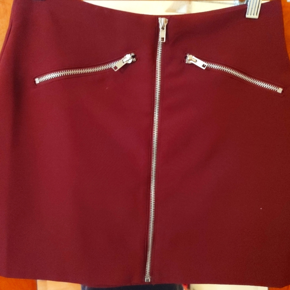 Forever 21 mini skirt. Maroon / burgundy. Size S. GUC.
